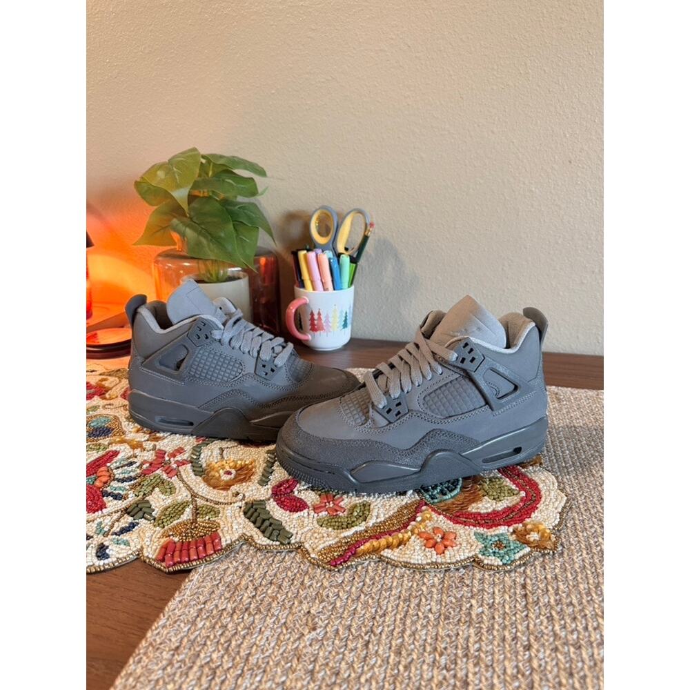 Jordan 4 Retro Paris Olympics Wet Cement GS Smoke Iron Cement Grey HM8965 001